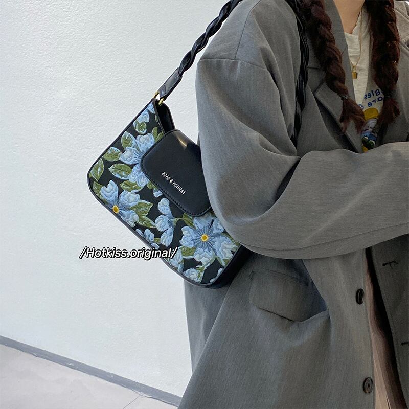 [HOTKISS Series] ★Bag★ Oil painting style floral pattern cute date commuting OL office switching black black