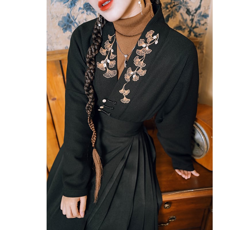 [Kokaisha --- Leaf Series] ★Chinese style tops★ Embroidery Hanfu tops V-neck retro black black