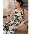 Load image into Gallery viewer, [Ink year flower series] ★China style setup★ 2-piece set Hanging dress + thin outerwear Improves temperament Floral pattern SML
