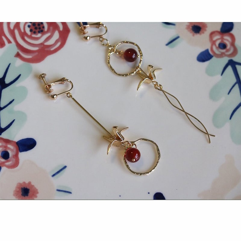 [Minami Koji Series] ★Earrings★ Pair Earrings or Earrings Crane Red Red Gold Golden Asymmetrical