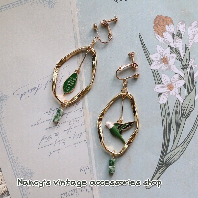 [Minami Koji Series] ★Earrings★ Pair of earrings or earrings Bird Bird Green Retro Unique design