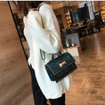 Load image into Gallery viewer, [2060 Series] ★Shoulder Bag★ 4color Brown or Blue or Black or Red Retro Commuting OL Office Date
