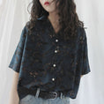 Load image into Gallery viewer, [SIGONGZHU Series] ★Shirt★ Tops for commuting, casual wear, dating, retro, V-neck, short sleeves, floral print, navy
