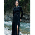 Load image into Gallery viewer, [Da Qinglong Shu Series] ★China-style dress★ Velvet PU switching slimming slit improved cheongsam dress
