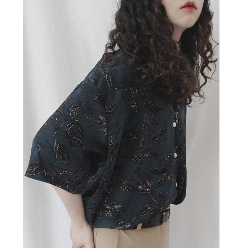 [SIGONGZHU Series] ★Shirt★ Tops for commuting, casual wear, dating, retro, V-neck, short sleeves, floral print, navy