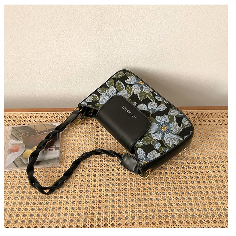 [HOTKISS Series] ★Bag★ Oil painting style floral pattern cute date commuting OL office switching black black