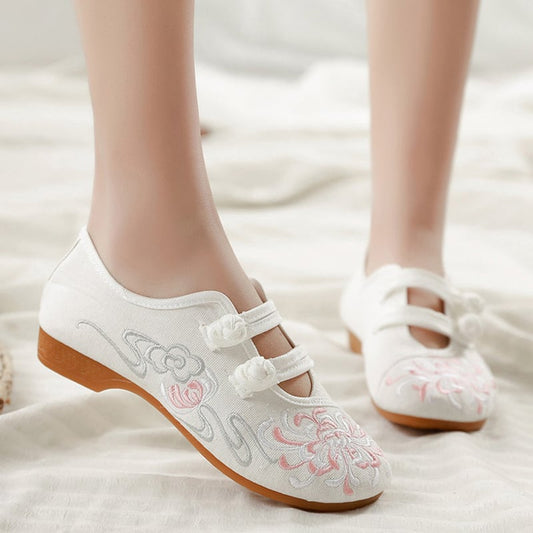 3colors Embroidery Shoes Handmade Shoes Chinese Shoes Chinese Style Shoes Chinese Style Buttons Tang Suit Hanfu Shoes Ethnic Style Retro 35 36 37 38 39 40 41 White Red Black Heel 3cm