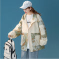 Load image into Gallery viewer, [Fujiiman Series]★Jacket★ Outerwear 2color Floral Pattern Switching Unisex Unique Large Size Beige Blue
