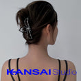 Load image into Gallery viewer, [KANSAI Series] ★Hair Ornament★ Hair Clip Accessory Accessory Spider Unique Fashion Trend Stylish Bun Hair Clip
