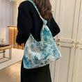 Load image into Gallery viewer, [Ako series] ★Oil painting style bag★ 3color tote bag Floral pattern Blue Green Black Easy to match
